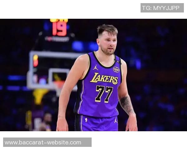 东契奇与里夫斯联手发威詹姆斯是否会影响他们的表现引发热议