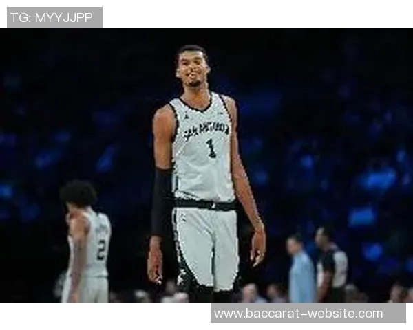 米奇约翰逊强调文班是球队基石但他渴望团队合作而非孤军奋战