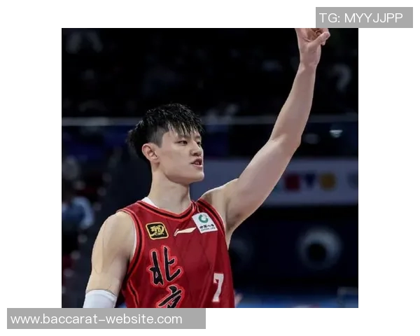 曾凡博亮相澳门布鲁克林篮网全队正式抵达开启新征程